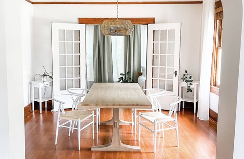East Hill House | 5 Star Luxury Retreat 3BR East Hill Premium Rental