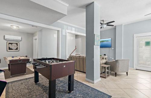 Emerald Waters Village House | 5BR One Block to Beach- Hot Tub- Pool- Golf Cart- Pets