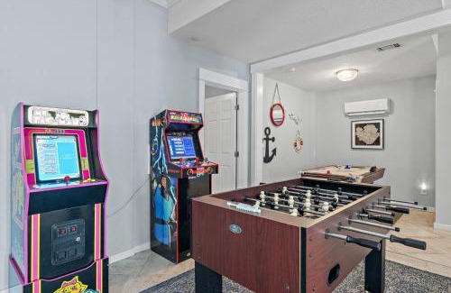 Emerald Waters Village House | 5BR One Block to Beach- Hot Tub- Pool- Golf Cart- Pets