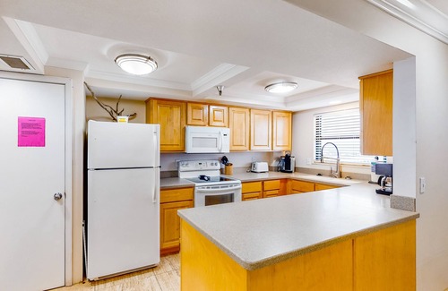 Navarre Beach Condo | 5th Floor Gulf-Front Condo In Navarre Beach with Shared Pool