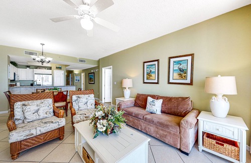 Navarre Beach Condo | 6th Floor Airy Condo w/On-Site Pool & Hot Tub, Quick Walk To The Beach