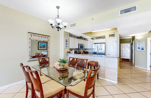 Navarre Beach Condo | 6th Floor Airy Condo w/On-Site Pool & Hot Tub, Quick Walk To The Beach