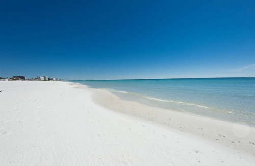 Holiday Isle Condo | 70 m² Condo ∙ 1 bedroom ∙ 4 guests
