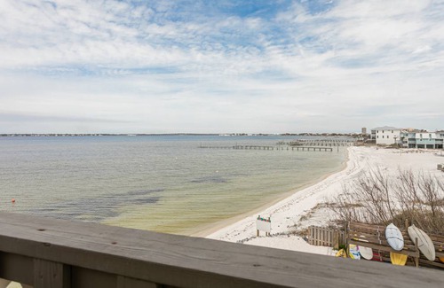 Pensacola Beach Condo | 70 m² Condo ∙ 2 bedrooms ∙ 6 guests