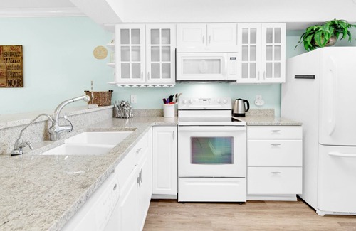Miramar Beach House | 🏖700 Yards 2 Beach-NEW Flooring-Porch+Balcony-Pool-2BR Summerhouse #7🏖