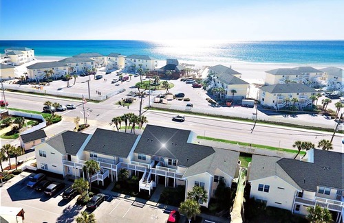 Holiday Isle Condo | 74 m² Condo ∙ 1 bedroom ∙ 6 guests