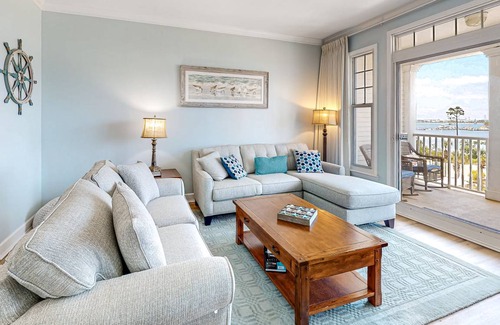 Upper Grand Lagoon Condo | 84 m² Condo ∙ 1 bedroom ∙ 2 guests