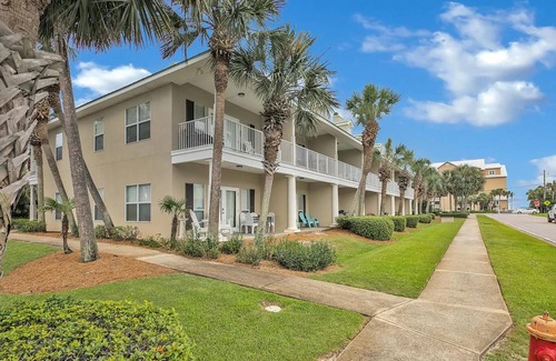Crystal Beach Condo | 86 m² Condo ∙ 2 bedrooms ∙ 6 guests