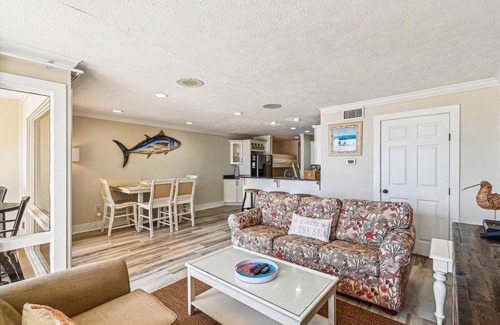 Fort Bay Condo | 88 m² Condo ∙ 1 bedroom ∙ 6 guests