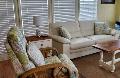 Historic Downtown Apalachicola Boat Rental | 88 m² Houseboat ∙ 2 bedrooms ∙ 4 guests
