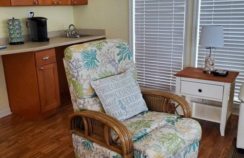 Historic Downtown Apalachicola Boat Rental | 88 m² Houseboat ∙ 2 bedrooms ∙ 4 guests