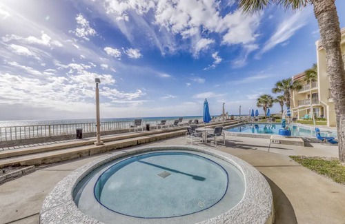 Fort Bay Condo | 88 m² Condo ∙ 1 bedroom ∙ 4 guests