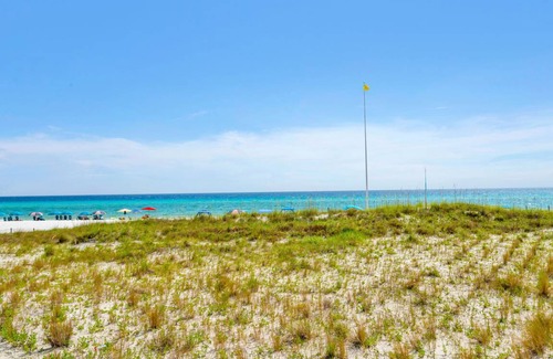 Sunnyside Condo | 91 m² Condo ∙ 2 bedrooms ∙ 4 guests