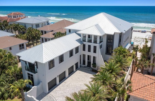 Crystal Beach House | 929 m² House ∙ 7 bedrooms ∙ 30 guests