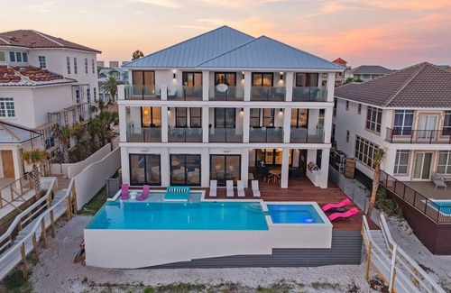 Crystal Beach House | 929 m² House ∙ 7 bedrooms ∙ 30 guests