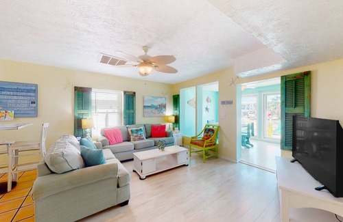 East End Condo | 97 m² Condo ∙ 3 bedrooms ∙ 7 guests