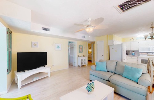 East End Condo | 97 m² Condo ∙ 3 bedrooms ∙ 7 guests