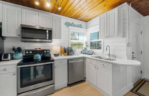 Laguna Beach Estates House | $97/Night Now thru November 22~ Laguna Beach! Directly Across Street-30' to Perfect Beach Access #83