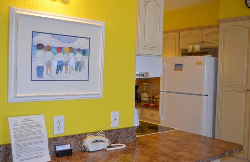 Panama City Beach Condo | A Family-Friendly Vibrant 8th Floor Retreat, 2 Queen Beds in Bedroom