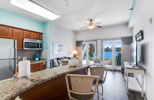 Sunnyside Apartment | Adorable dog-friendly studio with pool, hot tub & beach access