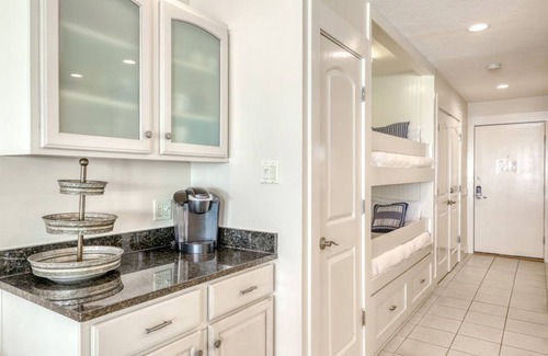 Fort Bay Condo | Amazing beachfront condo w/shared pool & hot tub + easy beach access