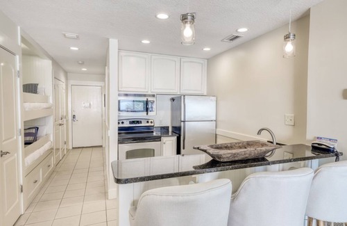 Fort Bay Condo | Amazing beachfront condo w/shared pool & hot tub + easy beach access