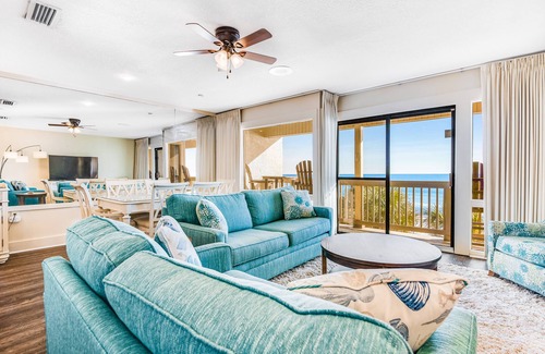 Fort Bay Condo | Amazing beachfront home with pool, hot tub & beach access
