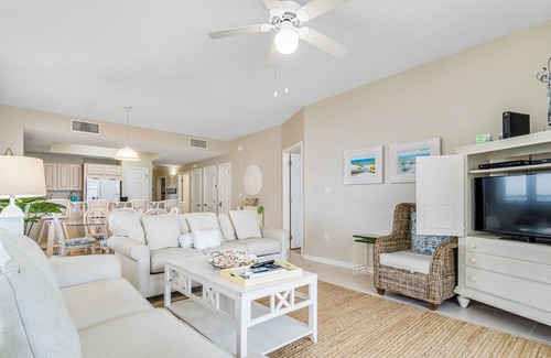 Navarre Beach Condo | Amazing Condo, Beach-Setup Included, Outdoor Pool & Hot Tub, Gulf-Front
