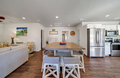Bel Air House | Amazing Renovated 4BR/3BA Beach House, Private Pool, Steps to the Beach