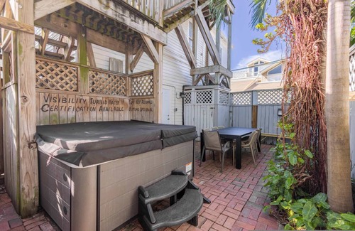 Historic Seaport Apartment | Apartment ∙ 8 bedrooms ∙ 24 guests