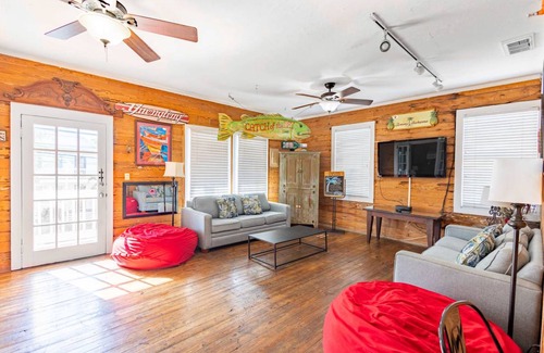 Historic Seaport Apartment | Apartment ∙ 8 bedrooms ∙ 24 guests