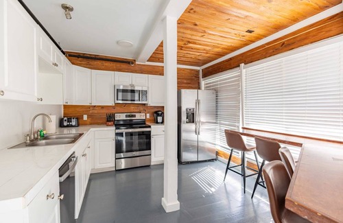 Historic Seaport Apartment | Apartment ∙ 8 bedrooms ∙ 24 guests