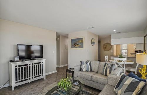 Holiday Isle Apartment | Apartments in FL, USA