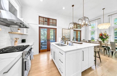 Watercolor House | As you Wish: Watercolor 3BR + Loft/3.5B Coastal Craftsman Masterpiece, Renovated