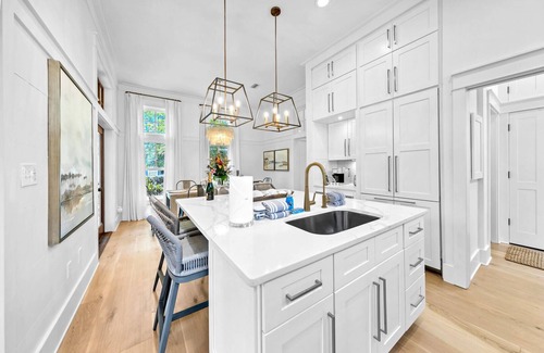 Watercolor House | As you Wish: Watercolor 3BR + Loft/3.5B Coastal Craftsman Masterpiece, Renovated