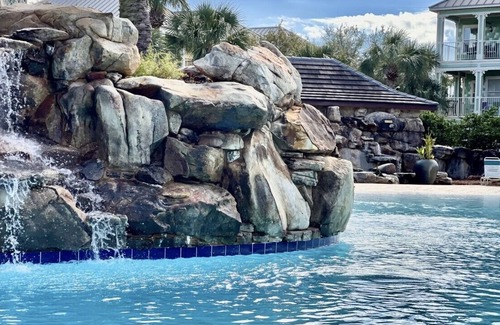 Villages of Crystal Beach House | Avail 7/15/5bd -4b/On Lagoon Pool/ Free Shuttle to Beach/16p