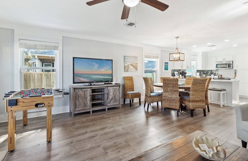 Crystal Beach House | Awesome heated pool/spa +lanai, beach is 2-mins, 3 masters on main, game zone