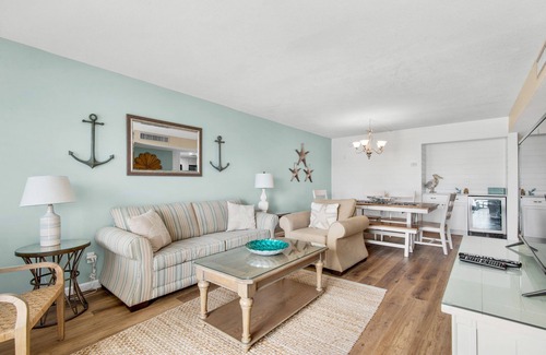 Holiday Isle Condo | 🌴Balcony Gulf Views~Updated~Pool~Tennis~2BR Hol Surf & Racquet Club 710