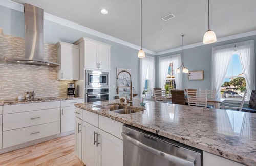 Navarre Beach House | “Bay Side Retreat” Luxury Home, Pool/Hot tub, Dog Friendly, Paddleboards