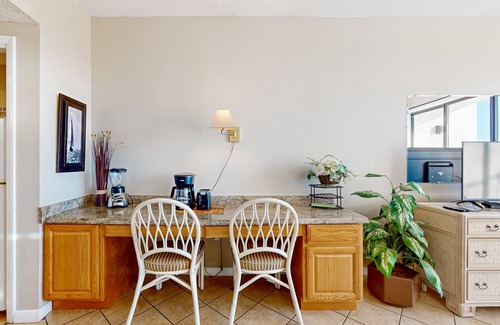 Fort Walton Beach Apartment | Bayfront delight with pool, bay views & prime location - snowbird-friendly