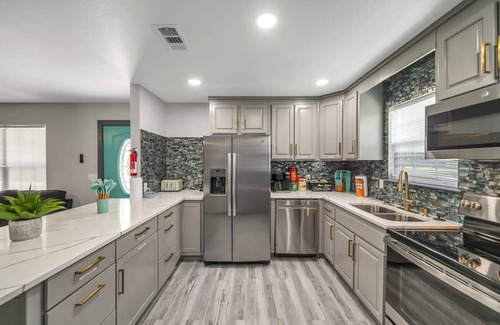 Navarre House | Beach Bungalow: TVs & Grill, Only 1 Mile to Sand