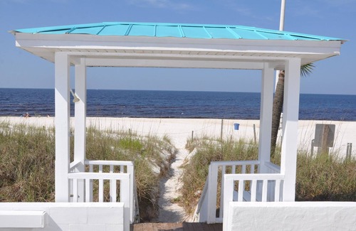 Bahama Beach House | BEACH FRONT HOME 5 BD/4 BA 3 Decks Step out of the home an you are on the beach