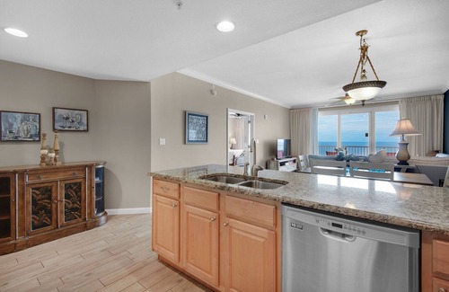 Long Beach Condo | 🌞Beach Front-UPGRADED WiFi-Pool-Grandview East 1204🌞