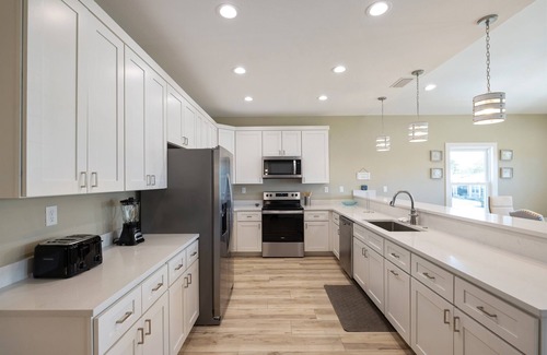 Laguna Beach Estates House | Beach House w/Private Heated Pool, pet friendly - 21yo & UP