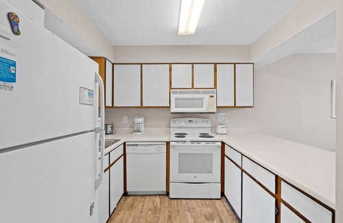 West Panama City Beach Condo | Beach, Pools, Pet Friendly - Portside Z2 - Best Deal in Pcb! FREE Activities!