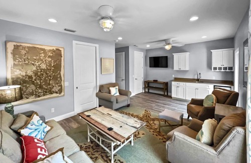 Laguna Beach House | "Beach Witch" | Steps To The Beach | Community Pool | Beautiful beach views!
