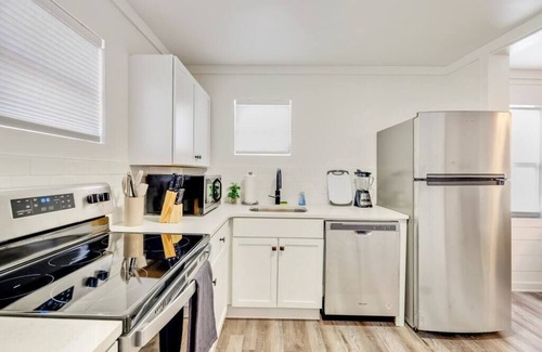 Sunnyside On The Gulf House | Beach Yards Away, Coastal Shanty, Free Parking