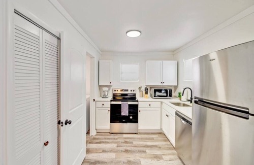 Sunnyside On The Gulf House | Beach Yards Away, Coastal Shanty, Free Parking