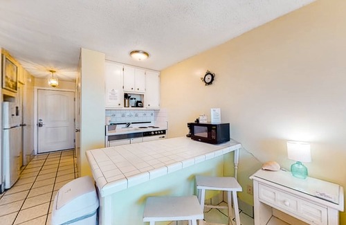 Panama City Beach Apartment | Beachfront Condo with Access to Pool, Gym, & Game Room - Snowbirds Welcome
