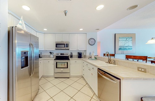 Villa Primera Condo | Beachfront condo with hot tub, pool, sauna, & grilling area - snowbird-friendly